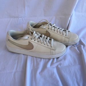 Womens Blazer Low LX - w/ sparkle swoosh accents